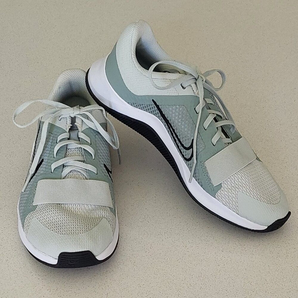 Nike Women's Mc Trainer 2 Light Silver Mica Green Size 7.5